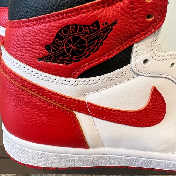 Air Jordan 1 Retro Hi OG - Picture 4 of 8